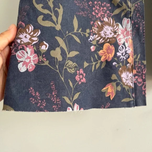 šLAST ONE! FREE PEOPLE Youthquake Printed Crop Flare Jeans Navy Combo - Picture 14 of 14